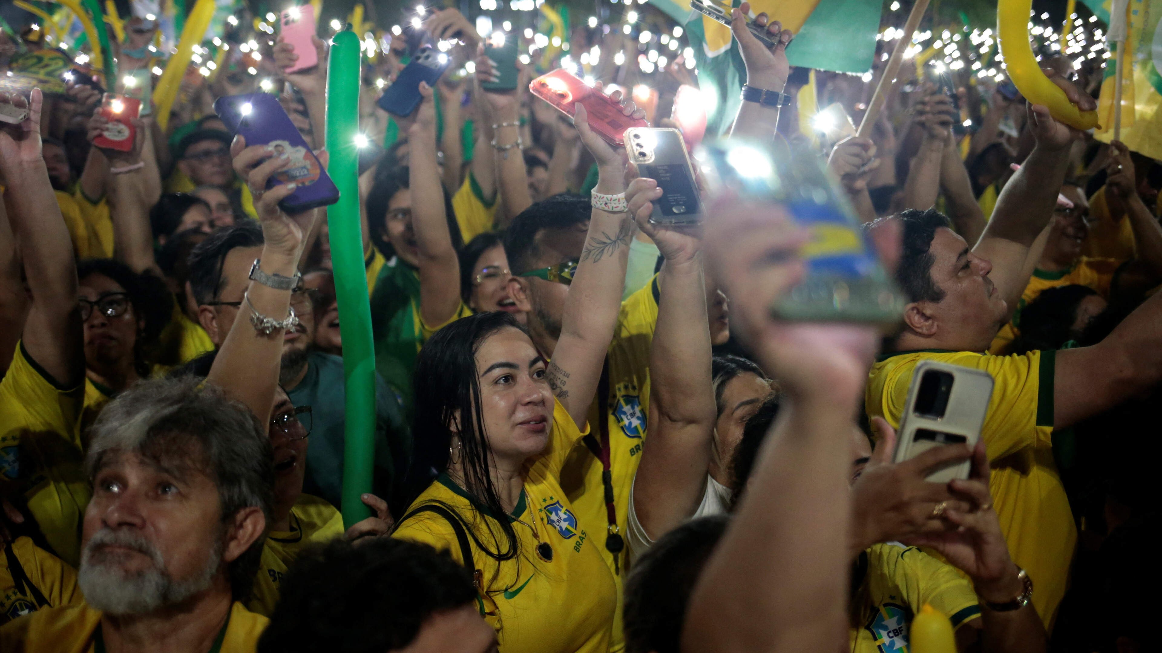 Brazil Phone Theft Becomes Election Flashpoint as Runoff Nears